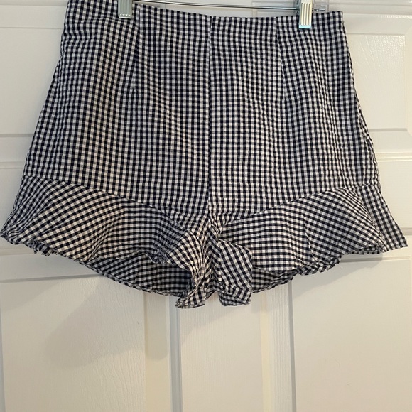 ⭐️SOLD- Zara Women’s Ruffled Gingham Navy and White Shorts - size Medium - Picture 5 of 12